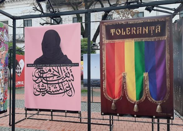 Eltűntek az LGBT mozgalomra utaló plakátok